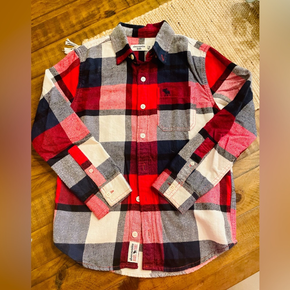 Abercrombie Kids Boys Long-Sleeved Plaid Button Down Shirt - size 7/8